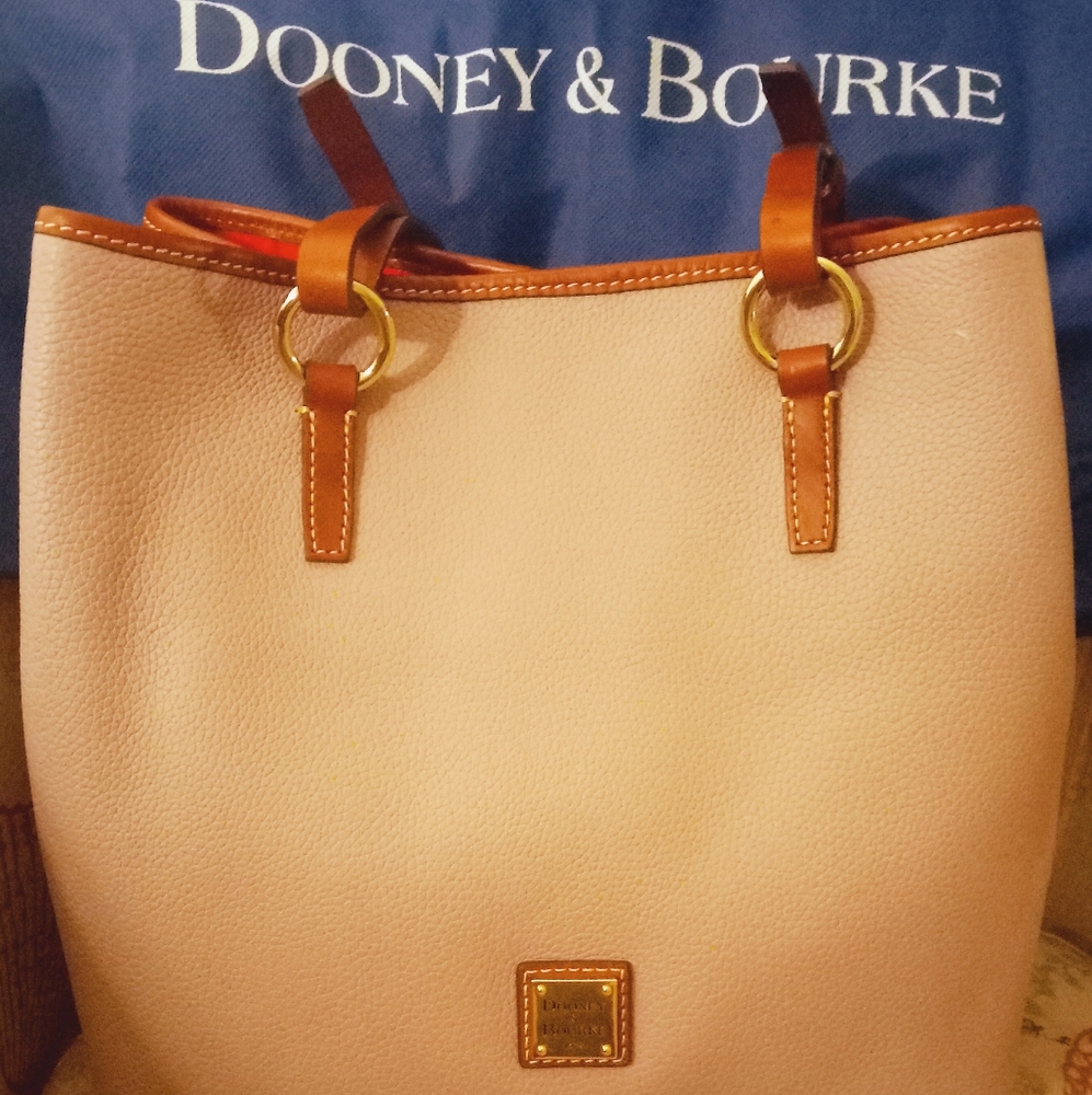 Dooney and bourke beige purse new with tags